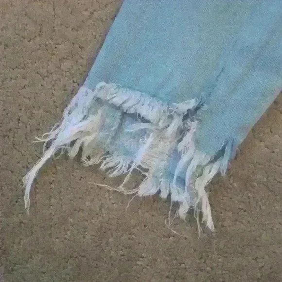 CELLO DISTRESSED/FRAYED HEM JEANS SIZE 5 (JUNIORS) - Picture 13 of 16